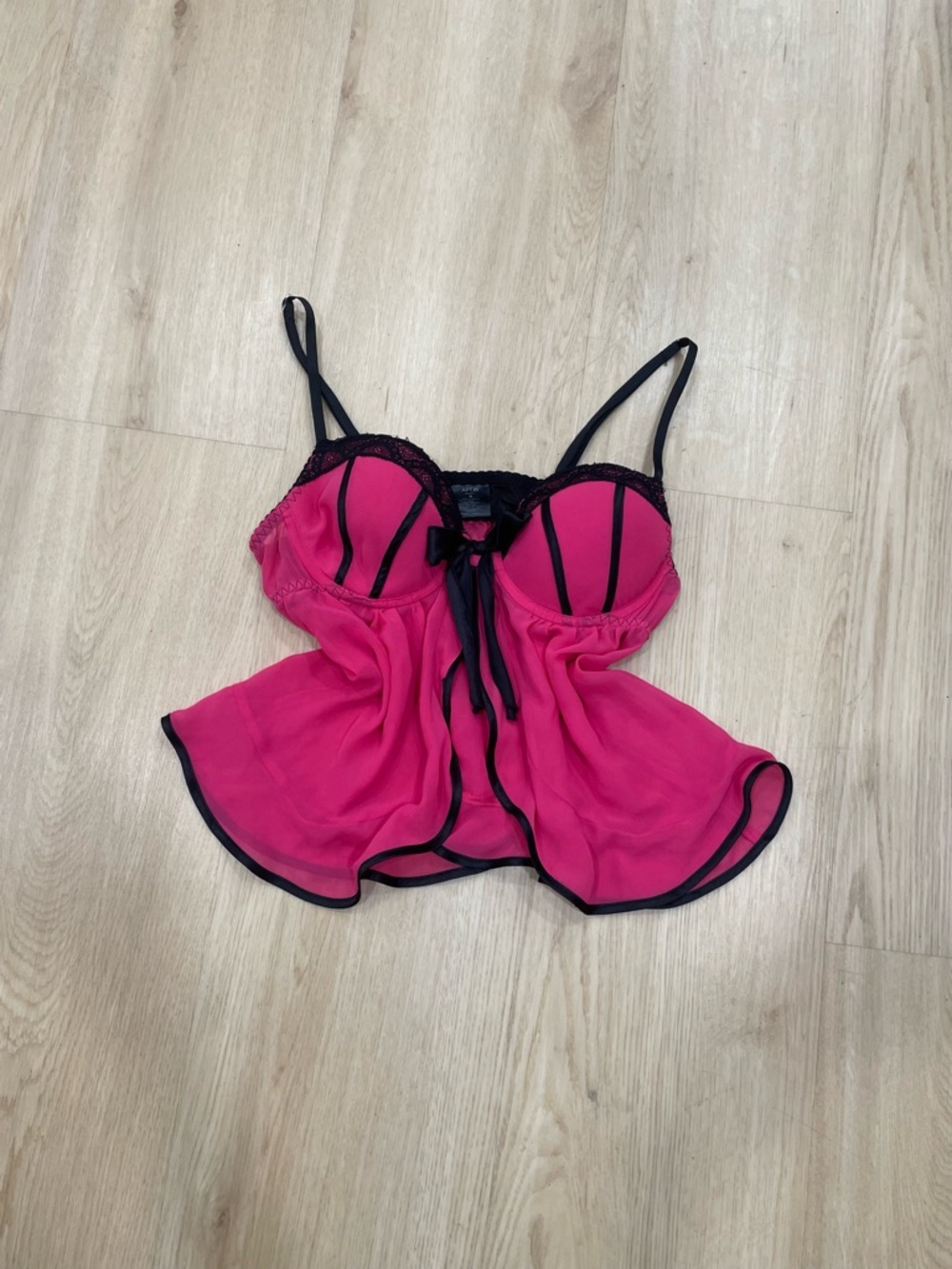 Apt. 9 hot pink lace cami top with black bow, tiered hem Size M